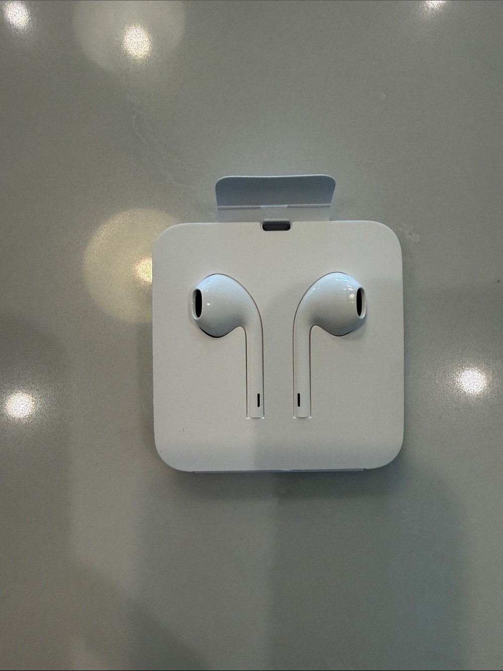 Apple White Earbuds Wired Headset with Lightning Connector